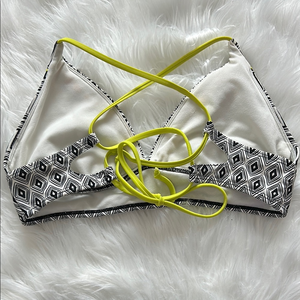 Xhilaration Black and White Bikini Set - Picture 5 of 5